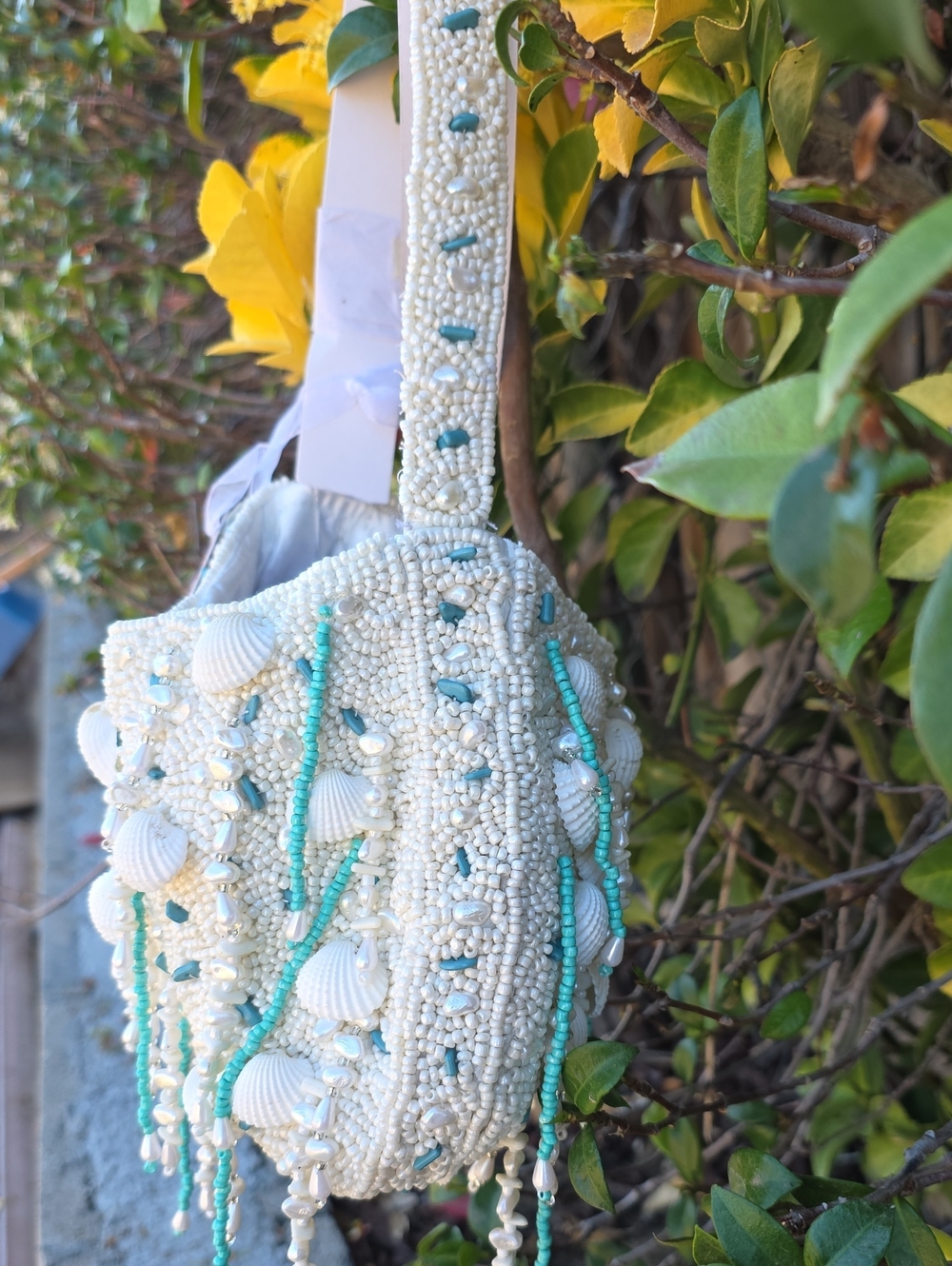 Beaded Seashell Shoulder Bag in White and Turquoise - Picture 3 of 6